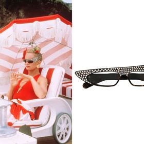 Joanna Stayton v Přes palubu
Goldie Hawn byla vždycky inspirací, ale v Přes palubu, oblečená jako zveličená dědička, je skutečně ve svém živlu. Jak postavu, tak i brýle, dohromady nejlépe vystihuje citát "Více je více."
Pokud prahnete po podobně extravagantních brýlích, seženete je u Gucciho za 690 liber.
Joanna Stayton v Přes palubu
Goldie Hawn byla vždycky inspirací, ale v Přes palubu, oblečená jako zveličená dědička, je skutečně ve svém živlu. Jak postavu, tak i brýle, dohromady nejlépe vystihuje citát "Více je více."
Pokud prahnete po podobně extravagantních brýlích, seženete je u Gucciho za 690 liber.