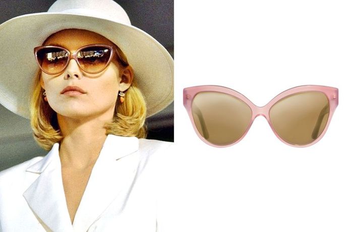 Elvíra Hancock z filmu Zjizvená tvář

Michelle Pfeiffer v roli Elvíry nás inspirovala nejen její slabostí pro luxusní prádlo, ale také těmito oversized slunečními brýlemi, které jednoduše vyzařují eleganci a ženskost. Pořídíte je buď na Cutlerandgross.com za 330 liber, nebo si můžete velmi podobné koupit od značek KOMONO či Nalí. 
