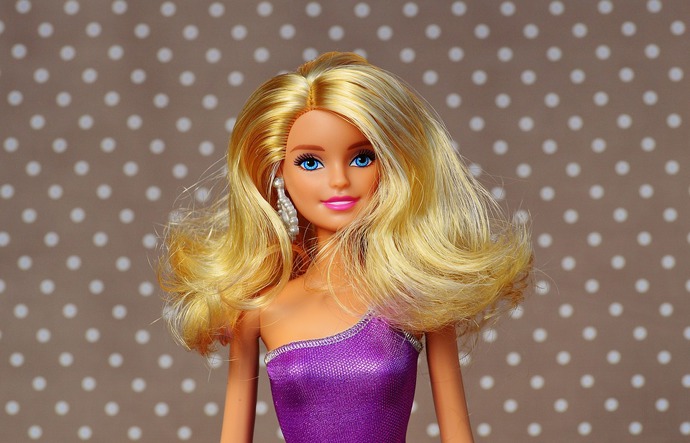 Legendární panenka Barbie - "Opravdová od Mattela". 
