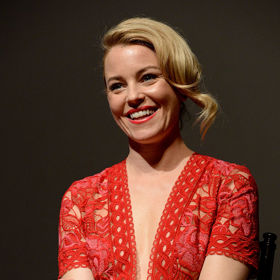 Elizabeth Banks
Lesklé červenorůžové rty a blond vlna ve stylu pin-up, to je klíčem k úspěchu.
Elizabeth Banks
Lesklé červenorůžové rty a blond vlna ve stylu pin-up, to je klíčem k úspěchu.