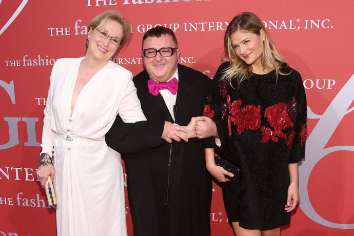 Meryl Streep, Alber Elbaz (kreativním ředitelem pařížského módního domu Lanvin) a Louisa Gummer, New York City 2015
Meryl Streep, Alber Elbaz (kreativním ředitelem pařížského módního domu Lanvin) a Louisa Gummer, New York City 2015