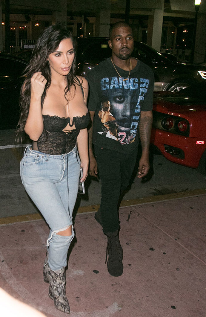 Profesionální celebrita Kim Kardashian West. 
