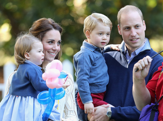 Prohlédněte si nejroztomilejší fotografie prince George a princezny Charlotte. Prohlédněte si nejroztomilejší fotografie prince George a princezny Charlotte.