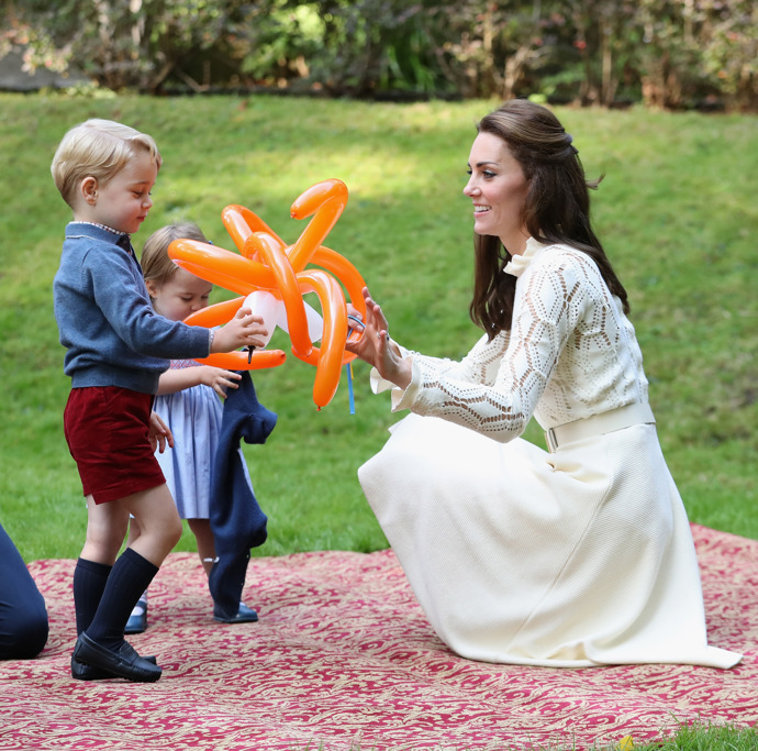 Prohlédněte si nejroztomilejší fotografie prince George a princezny Charlotte. Prohlédněte si nejroztomilejší fotografie prince George a princezny Charlotte.