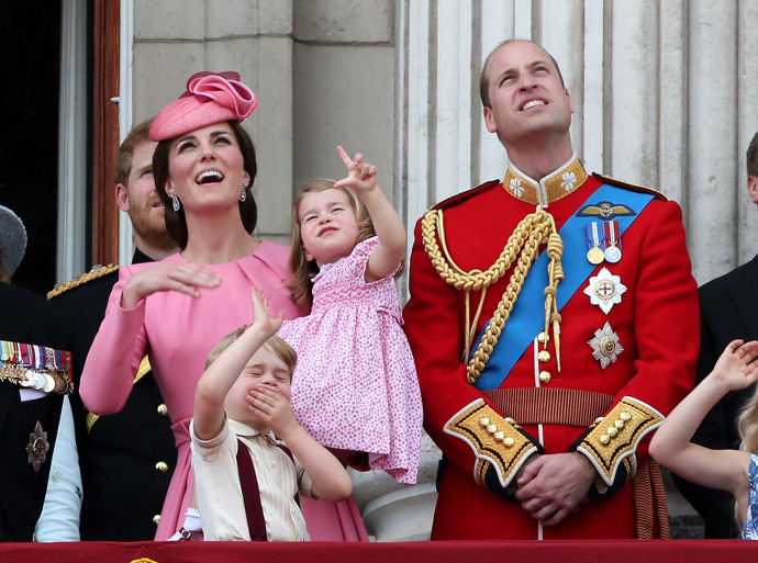 Prohlédněte si nejroztomilejší fotografie prince George a princezny Charlotte. Prohlédněte si nejroztomilejší fotografie prince George a princezny Charlotte.