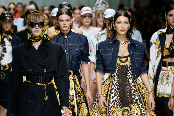 Retro z "devadesátek" jako vzpomínka na Gianniho Versace
