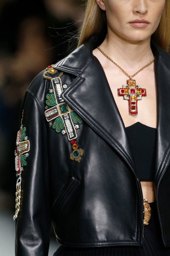 Retro z "devadesátek" jako vzpomínka na Gianniho Versace