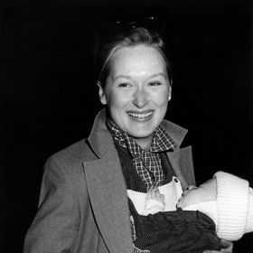 Meryl Streep se synem Henrym na newyorském letišti JFK, 28. ledna 1980
