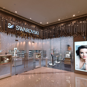 Na celém světě je přes 2800 Swarovski obchodů.

