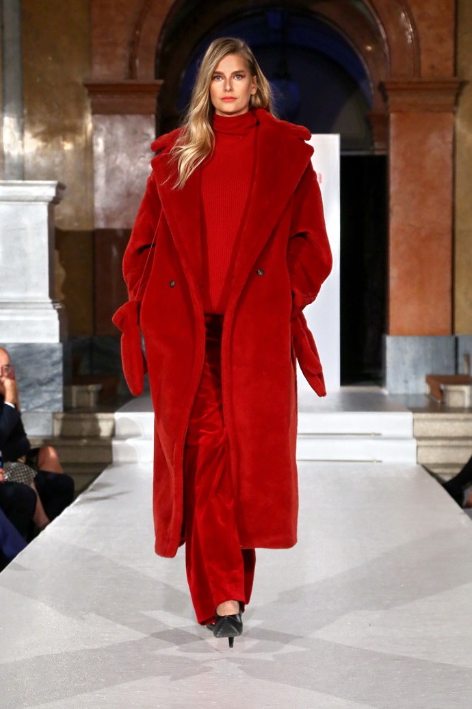 Top modelka Hana Soukupová, Max Mara podzim/zima 2017-18, Dvorana, Rudolfinum.
