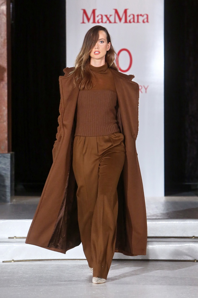 Modelka Ester Berdychová, Max Mara podzim/zima 2017-18, Dvorana, Rudolfinum.
