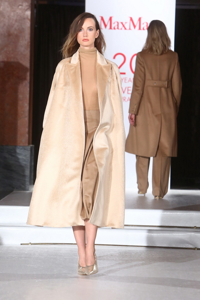 Modelka Ester Berdychová, Max Mara podzim/zima 2017-18, Dvorana, Rudolfinum.
