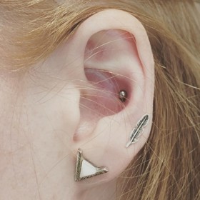 Různosti tvarů malých náušniček se meze nekladou, tyhle jsou pro milovnice boho stylu
Různosti tvarů malých náušniček se meze nekladou, tyhle jsou pro milovnice boho stylu