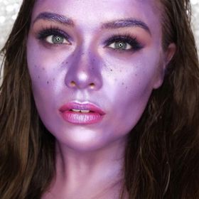 Integalaktický make-up? Ano, prosím! Tohle líčení inspirované Karlíkem a továrnou na čokoládu se nám obzvlášť líbí.
Integalaktický make-up? Ano, prosím! Tohle líčení inspirované Karlíkem a továrnou na čokoládu se nám obzvlášť líbí.