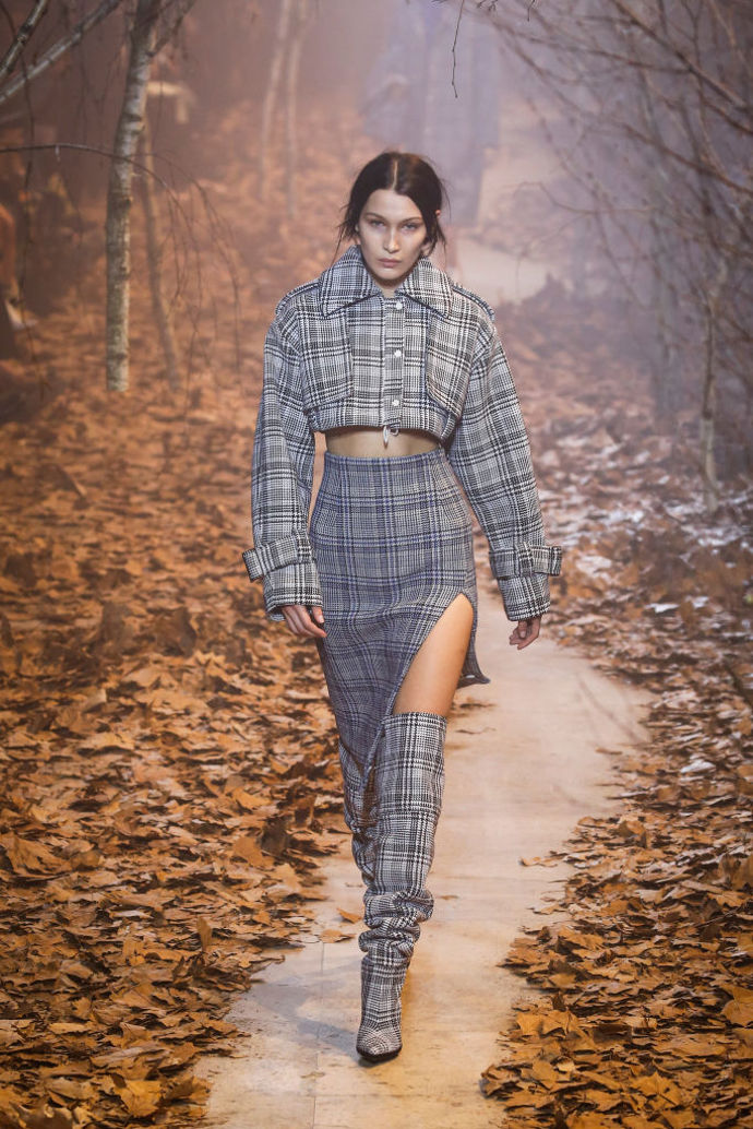 Off-White
kolekce podzim 2017
Off-White
kolekce podzim 2017