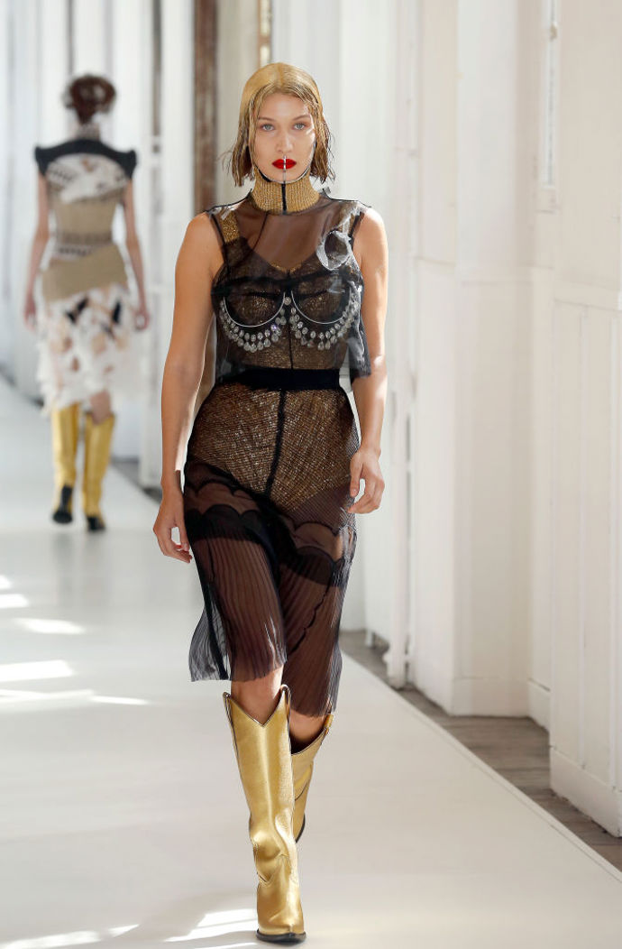 Maison Margiela
kolekce podzim 2017 couture
Maison Margiela
kolekce podzim 2017 couture