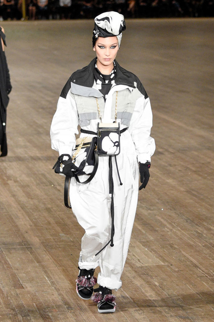 Marc Jacobs
kolekce jaro 2018
Marc Jacobs
kolekce jaro 2018