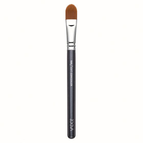 2. Plochý na korektor

Zoeva, 144 Soft Concealer brush. Prodává Douglas. Cena: 275Kč
