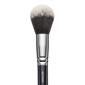 3. Velký štětec na pudr

Zoeva, 106 Powder Brush. Prodává Douglas. Cena: 412 Kč
