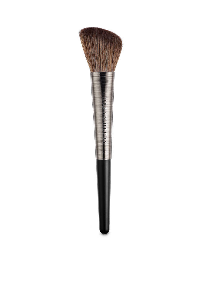 4. Na tváře, jak slabikáře
Urban Decay, Diffusing Blush Brush. Prodává Sephora. Cena: 950 Kč
4. Na tváře, jak slabikáře
Urban Decay, Diffusing Blush Brush. Prodává Sephora. Cena: 950 Kč