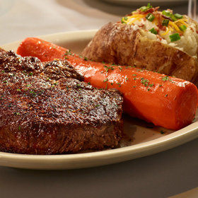 Na pořádný flák masa do Bob's Steak & Chophouse 

Jste v Texasu, tak jezte maso. Pořádný steaky! Ty nejlepší prý podle zdejších gurmánů dělají v Bob's Steak & Chop House, v restauraci, kterou najdete v doporučovaném Omni Dallas Hotelu. 

A pakliže vám to nebude stačit, dobře je připravují taky v Del Frisco's Double Eagle Steakhouse.
