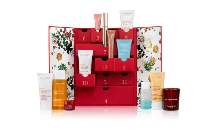 Clarins

Pouze dvanáctidenní, ale plný těch nejlepších produktů od Clarins pro bezchybnou pleť - s tímhle kalendářem budete připravená na všechno, co může sváteční sezóna přinést. 
