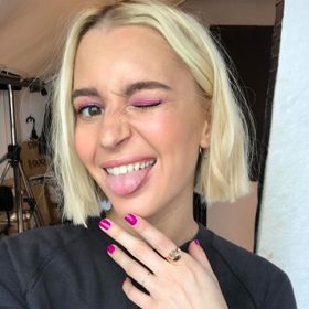 Dominika Grnová
Slovenská modelka s řeckými kořeny žijící v Londýně preferuje spíš sportovní look, ale na svůj Instagram přidává i líčení z různých focení, třeba tohle růžové.
Dominika Grnová
Slovenská modelka s řeckými kořeny žijící v Londýně preferuje spíš sportovní look, ale na svůj Instagram přidává i líčení z různých focení, třeba tohle růžové.
