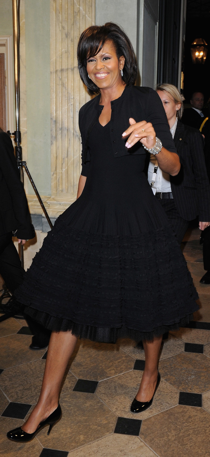 Michelle Obama v šatech Alaïa na státní návštěvě Francie.
Michelle Obama v šatech Alaïa na státní návštěvě Francie.