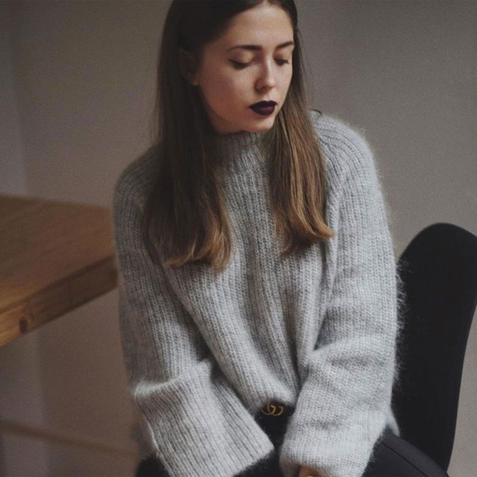 Kasia Szymków

Kasia ví, jak ozvláštnit jinak trochu nudný šedý svetr - výraznými tmavými rty! Pokud tíhnete k gothic stylu líčení, určitě se na její Instagram podívejte zevrubněji, najdete tam spoustu inspirace.

