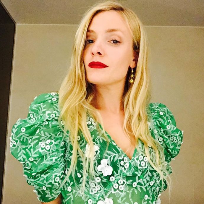 Kate Foley

A zase ta červená! Tentokrát důkaz, že blondýnám sluší obzvlášť, v podání Kate Foley.
