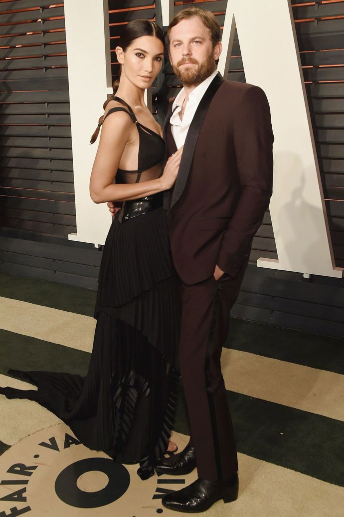 Lily Aldridge a Caleb Followill

Manžela Lily Aldridge možná už znáte, je totiž členem americké rockové kapely Kings of Leon. Lily se poprvé zalíbil na festivalu Coachella v roce 2007, kde právě Caleb s kapelou hrál. "Jak jsem ho viděla hrát, nemohla jsem na něj přestat myslet," popisuje Lily. Zasnoubili se v roce 2010 a mají spolu dceru Dixie Pearl.
