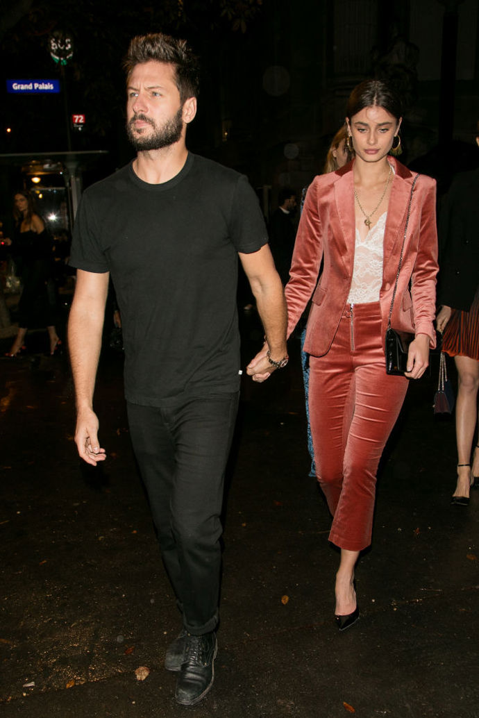 Taylor Hill a Michael Stephen Shank

Michael je americký herec a dělá také trochu modeling, takže se k sobě s Taylor krásně hodí.
