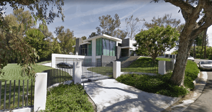 Dům Lairda Mayhewa z filmu Proč právě on? (2016)
Laird sice měl co dělat sám se sebou, ale jeho dům je zkrátka moderní skvost.
Dům Lairda Mayhewa z filmu Proč právě on? (2016)
Laird sice měl co dělat sám se sebou, ale jeho dům je zkrátka moderní skvost.