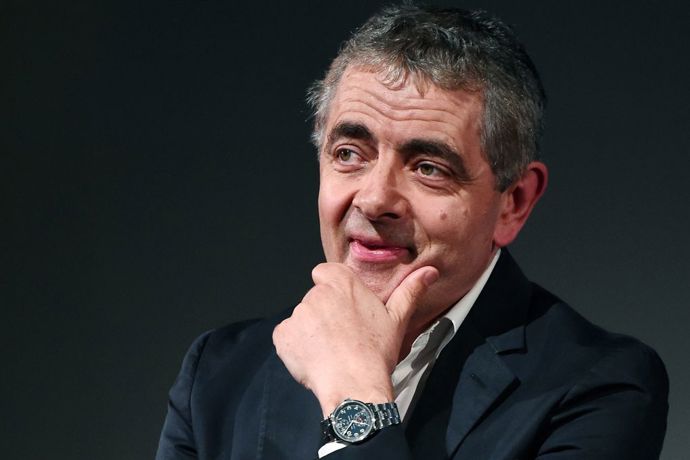 Rowan Atkinson
Slavnému komikovi, kterého proslavila role Mr. Beana, je 62 let a právě natáčí film Johnny English 3. Rowan s jeho ženou Louisou Ford nedávno oznámili, že čekají prvního potomka. Rowan má ještě dvě děti, Bena a Lily, z prvního manželství.
Rowan Atkinson
Slavnému komikovi, kterého proslavila role Mr. Beana, je 62 let a právě natáčí film Johnny English 3. Rowan s jeho ženou Louisou Ford nedávno oznámili, že čekají prvního potomka. Rowan má ještě dvě děti, Bena a Lily, z prvního manželství.