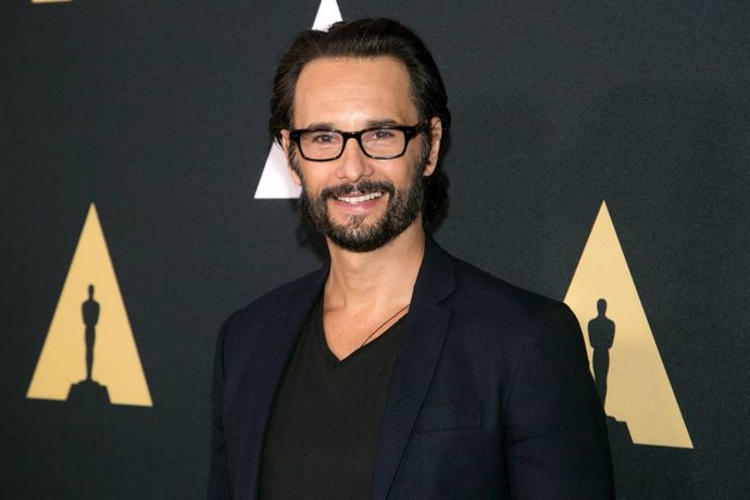 Rodrigo Santoro
Jeden z nejúspěšnějších brazilských herců hrál ve filmech Focus, 300: Bitva u Thermopyl a nedávno také v seriálu HBO Westworld.
Rodrigo Santoro
Jeden z nejúspěšnějších brazilských herců hrál ve filmech Focus, 300: Bitva u Thermopyl a nedávno také v seriálu HBO Westworld.