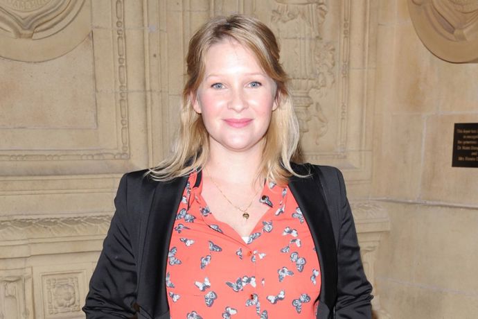 Joanna Page
Joannu Page každý zná z role Stacey Shipman z BBC komedie Gavin & Stacey, která běžela v letech 2007 - 2010. Vdala se za britského herce Jamese Thorntona a mají spolu tři děti.
Joanna Page
Joannu Page každý zná z role Stacey Shipman z BBC komedie Gavin & Stacey, která běžela v letech 2007 - 2010. Vdala se za britského herce Jamese Thorntona a mají spolu tři děti.