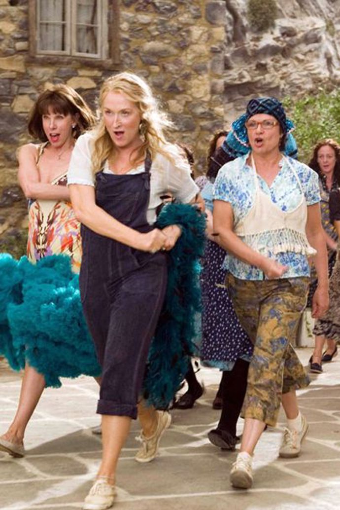 Mamma Mia! (2008)

V hlavních rolích Meryl Streep, Amanda Seyfried, Colin Firth a Pierce Brosnan

Romantický příběh protkaný hity od ABBY, který se odehrává na řeckém ostrůvku. Zkrátka idylka, jejíhož pokračování se dočkáme už příští rok v červenci.
