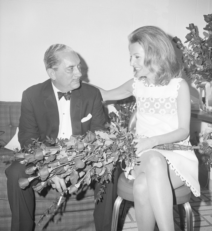 Královské a politické dynastie k sobě nikdy neměly daleko. Mladší sestra Jacqueline Kennedy, Caroline Lee Bouvier, spojila oba privilegované světy sňatkem s polským princem Snislasem Radzivillem v roce 1959.
