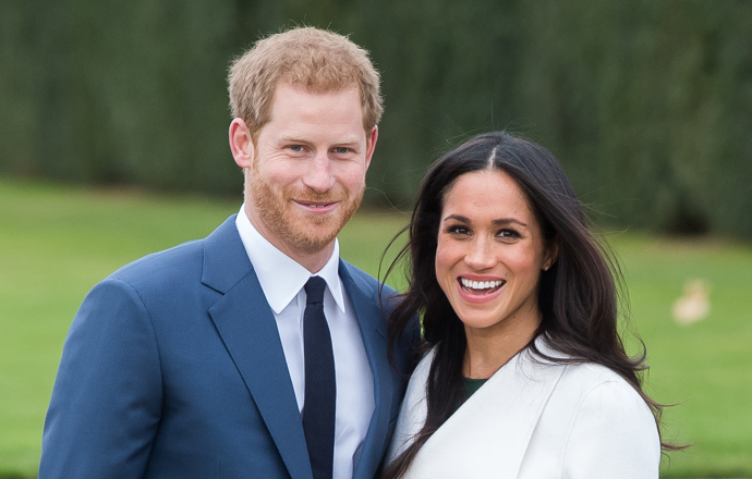 Nováčkem ve světě tiár, pukrlat a titulů je americká herečka Meghan Markle, která se nedávno zasnoubila s princem Harrym. Před dvěma lety je v Londýně seznámili přátelé a svět čekal, jestli je to jen další z řady přítelkyň nebo princ vytáhne z kapsy zásnubní prsten. Meghan se nakonec dočkala. Svatba by se měla konat na jaře 2018.
