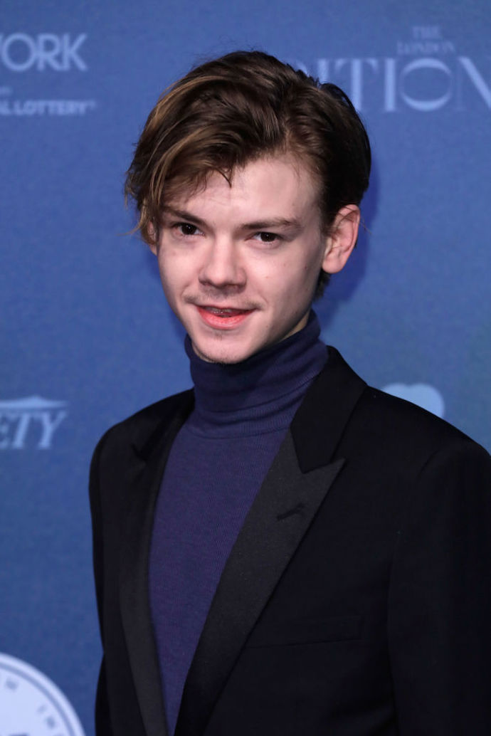 Thomas Brodie-Sangster
A takhle dnes vypadá Thomas, který postavu Sama hrál. Je mu 27 let a jeho herecká kariéra nabírá obrátky. Ztvárnil například postavu Jojena Reeda v seriálu Hra o trůny nebo Newta v Labyrintu. A jen tak pro zajímavost, Thomas je bratranec přes koleno Hugha Granta.
Thomas Brodie-Sangster
A takhle dnes vypadá Thomas, který postavu Sama hrál. Je mu 27 let a jeho herecká kariéra nabírá obrátky. Ztvárnil například postavu Jojena Reeda v seriálu Hra o trůny nebo Newta v Labyrintu. A jen tak pro zajímavost, Thomas je bratranec přes koleno Hugha Granta.