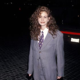 1989

Julia Roberts v oversized kalhotovém kostýmu
