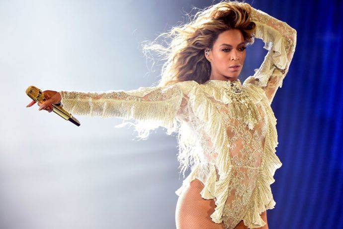 Beyoncé na Coachelle

Měla vystoupit už minulý rok, ale kvůli očekávání narození dvojčat přesunula svou účast na velkolepém americkém hudebním festivalu až na duben 2018. Bude to její první vystoupení po porodu.
