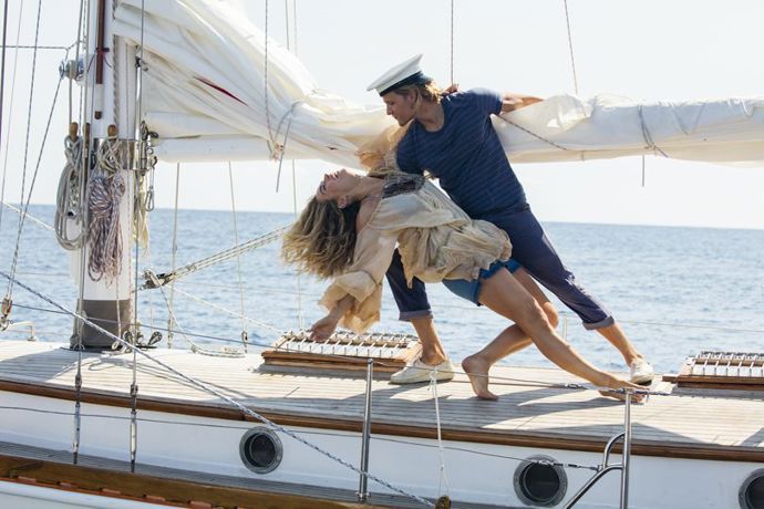 Mamma Mia se vrací

Získá film Oscara? Ne. Budou o něm přesto všichni mluvit? Ano. A proč? Cher se vrátí na stříbrné plátno a my si budeme Dancing Queen broukat zřejmě celé léto.
