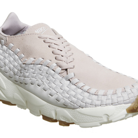 1. Dad Shoes/ neboli ugly shoes
Tenisky, které byste před dvěma lety nedali dobrovolně na nohy, nyní dobývají svět i přehlídková mola. Pod heslem: čím horší, tím lepší!
Nike WMNS AIr, prodává Footshop.cz, 4290 Kč
1. Dad Shoes/ neboli ugly shoes
Tenisky, které byste před dvěma lety nedali dobrovolně na nohy, nyní dobývají svět i přehlídková mola. Pod heslem: čím horší, tím lepší!
Nike WMNS AIr, prodává Footshop.cz, 4290 Kč