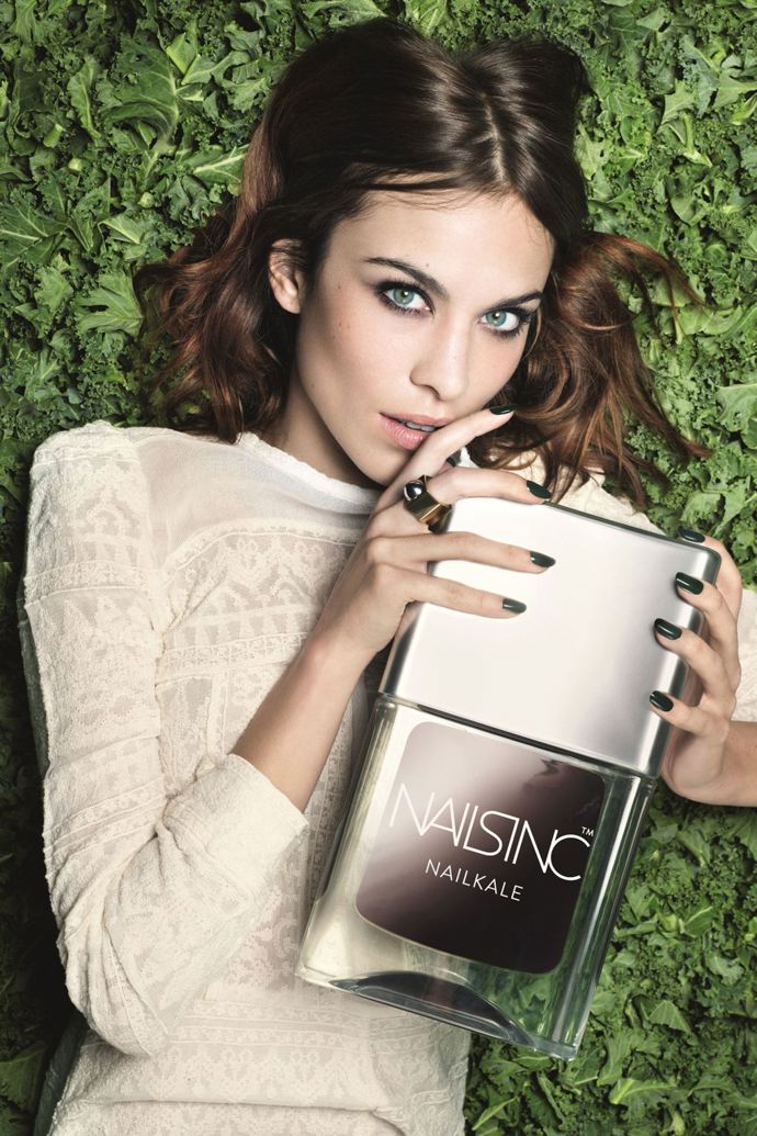 Alexa Chung pro Nails Inc.
Alexa vždy spolupracovala spíše s módními než s beauty značkami, ale podle této kampaně soudíme, že jí i ty kosmetické náramně svědčí!
Alexa Chung pro Nails Inc.
Alexa vždy spolupracovala spíše s módními než s beauty značkami, ale podle této kampaně soudíme, že jí i ty kosmetické náramně svědčí!