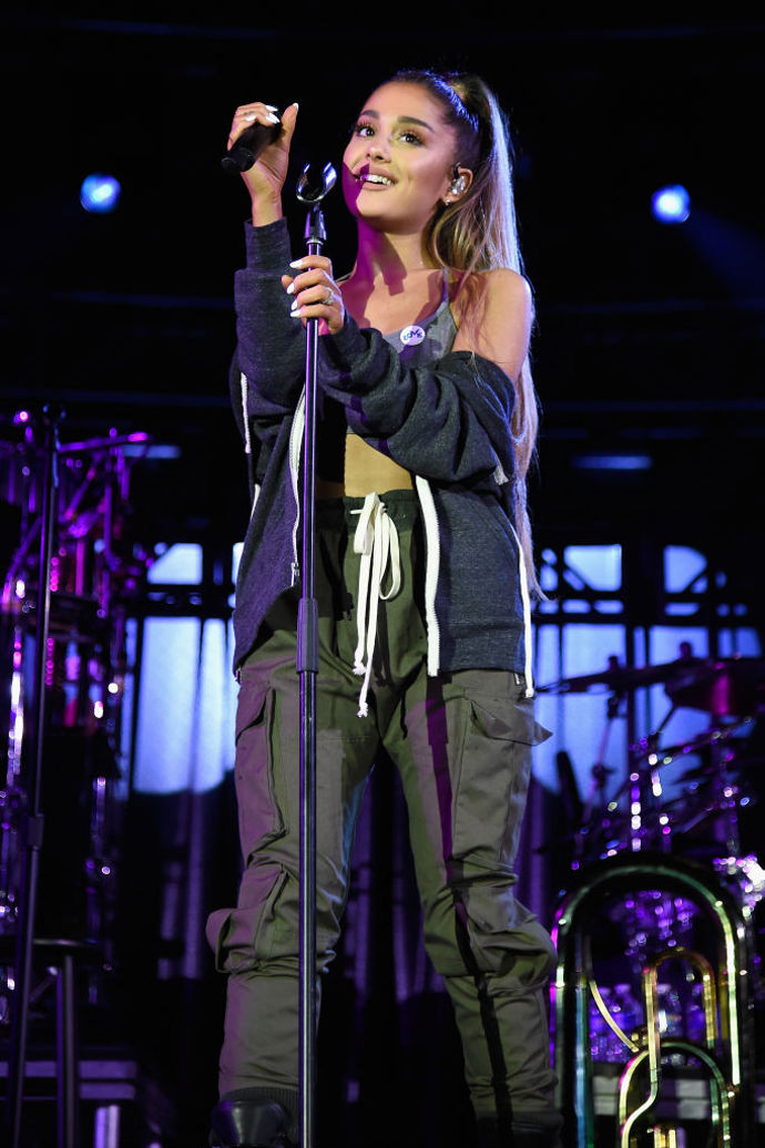 Ariana Grande
Ariana se rozhodla jít cestou veganské stravy v roce 2013. "Miluju zvířata mnohem víc než většinu lidí," řekla v rozhovoru pro Mirror. Přiznává, že jíst v restauracích je pro ni někdy těžké, ale pokud si stojíte za svým, dá se to zvládnout.
Ariana Grande
Ariana se rozhodla jít cestou veganské stravy v roce 2013. "Miluju zvířata mnohem víc než většinu lidí," řekla v rozhovoru pro Mirror. Přiznává, že jíst v restauracích je pro ni někdy těžké, ale pokud si stojíte za svým, dá se to zvládnout.