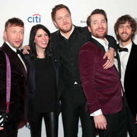 Ben McKee, Dan Reynolds, Daniel Platzman a Wayne Sermon z kapely Imagine Dragons

Imagine Dragons bohužel neproměnili v gramofonek ani jednu ze svých dvou nominací, přesto se na afterparty od Universal Music ukázali v dobré náladě.
