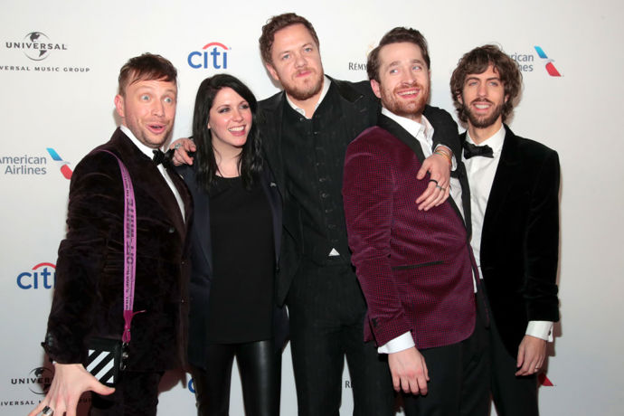 Ben McKee, Dan Reynolds, Daniel Platzman a Wayne Sermon z kapely Imagine Dragons

Imagine Dragons bohužel neproměnili v gramofonek ani jednu ze svých dvou nominací, přesto se na afterparty od Universal Music ukázali v dobré náladě.
