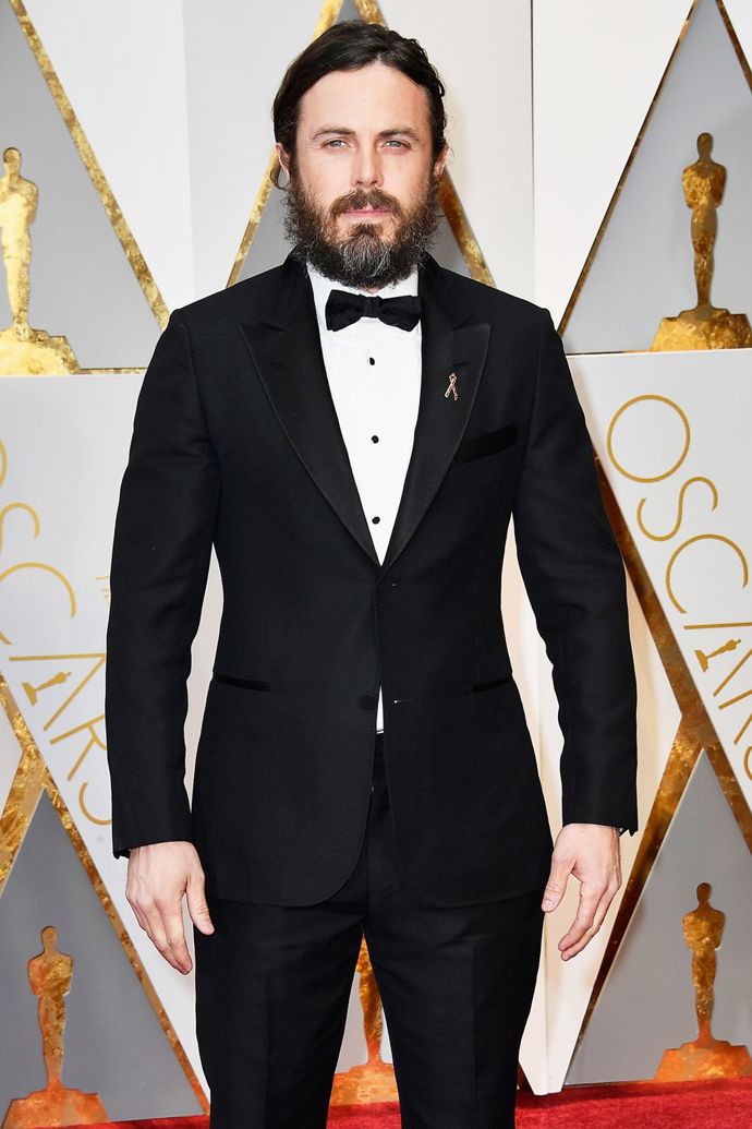 Casey Affleck
Casey má nejen za manželku slavnou veganku Summer Phoenix, ale sám je také přesvědčeným veganem a bojovníkem za práva zvířat. Vychází to ze zážitku z dětství, kdy měl psa, který byl předchozími majiteli týraný, a proto byl velmi plachý a nenechal ani Caseyho, aby ho držel.
Casey Affleck
Casey má nejen za manželku slavnou veganku Summer Phoenix, ale sám je také přesvědčeným veganem a bojovníkem za práva zvířat. Vychází to ze zážitku z dětství, kdy měl psa, který byl předchozími majiteli týraný, a proto byl velmi plachý a nenechal ani Caseyho, aby ho držel.