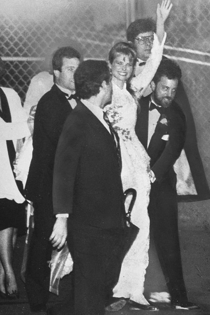 Christie Brinkley & Billy Joel

Christie Brinkley si hudebníka Billyho Joela vzala 23. března 1985 v New Yorku dva roky poté, co se seznámili v Karibiku. Pro oba to bylo druhé manželství a Christie se po jejich rozvodu v roce 1994 vdala ještě dvakrát. 
